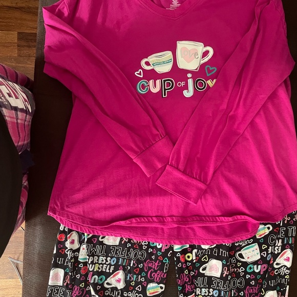 Woman - Picture 3 of 6